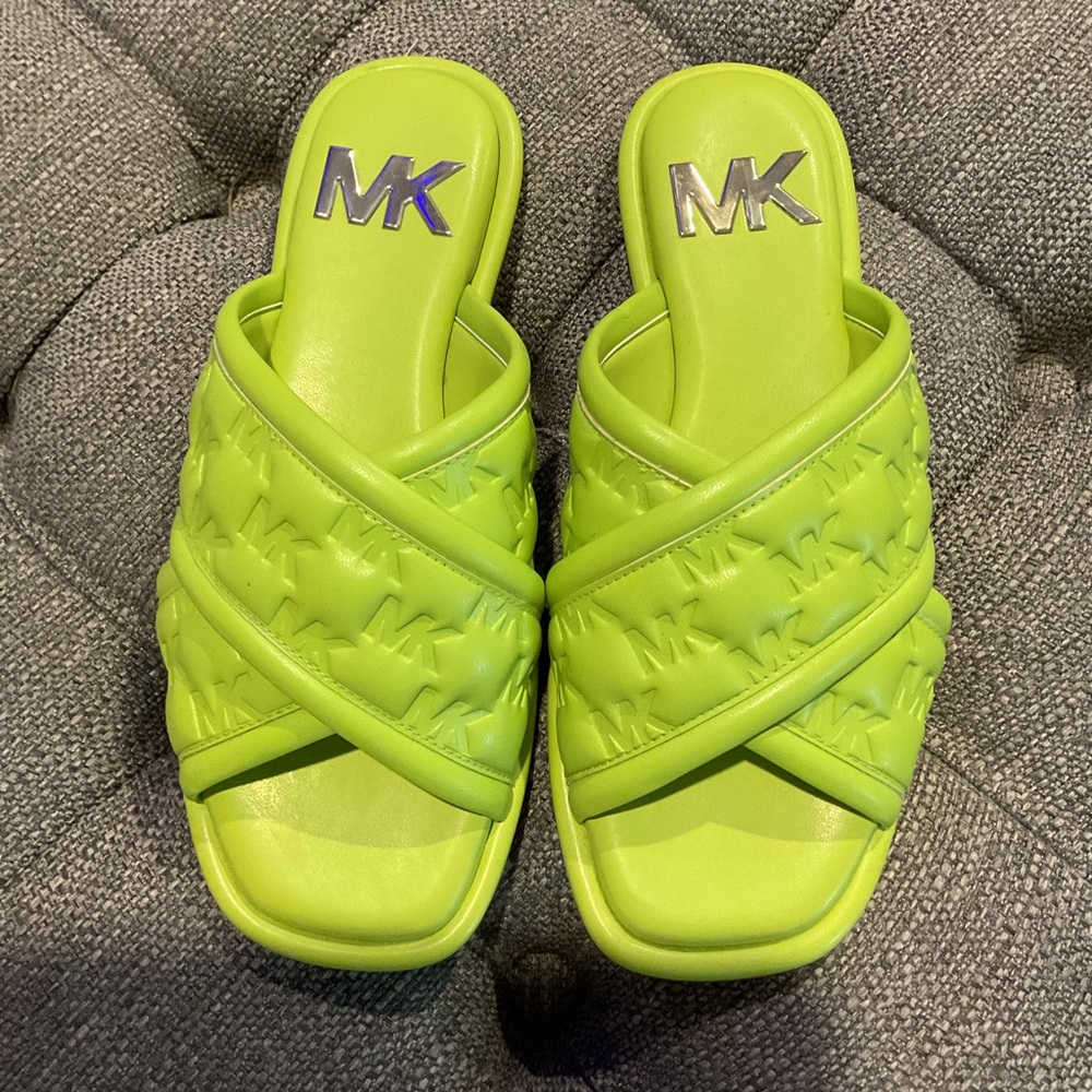 54. Michael Kors Gideon Logo Embossed Slide Sandal. Size 5.5